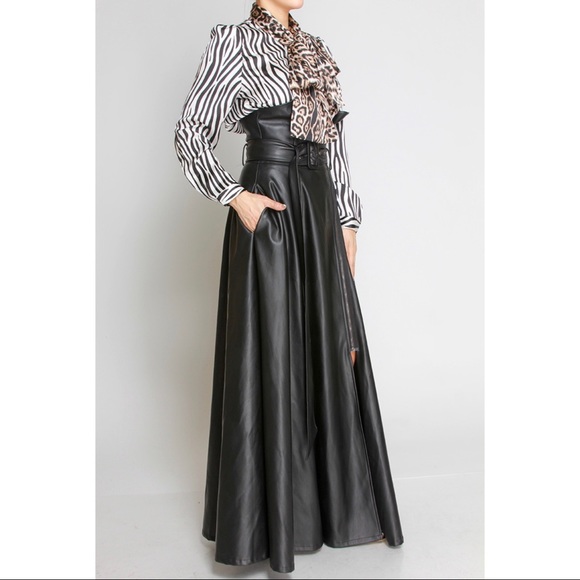 🛍NEW - SAVITA Skirt in Black Leather (NO OFFERS) - Picture 4 of 6